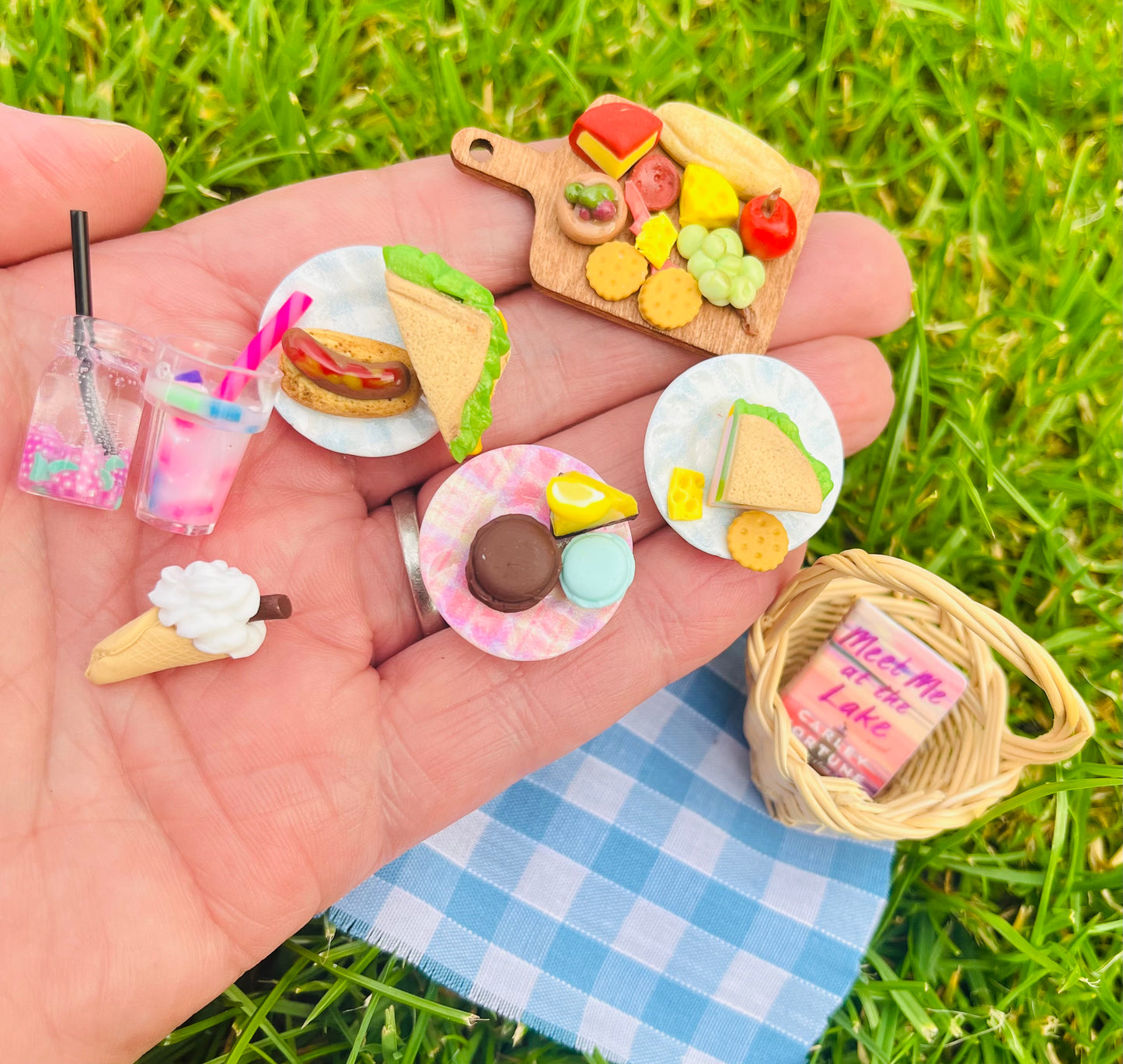 Mindful Miniatures - summer/picnic collection. (1:12 scale dolls house)