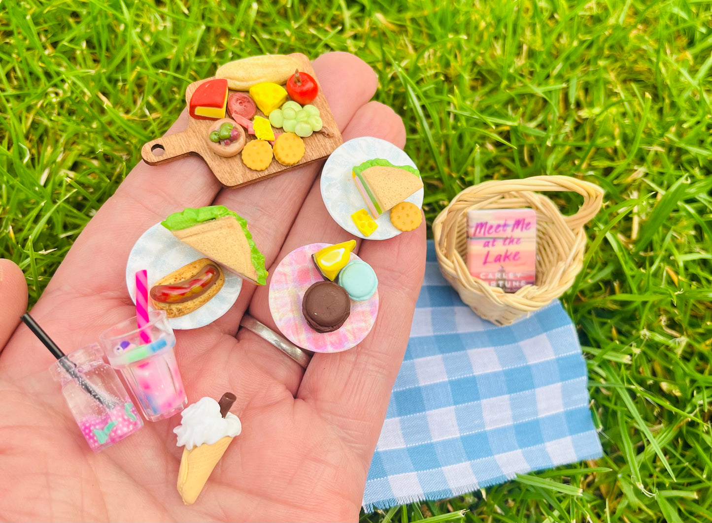 Mindful Miniatures - summer/picnic collection. (1:12 scale dolls house)