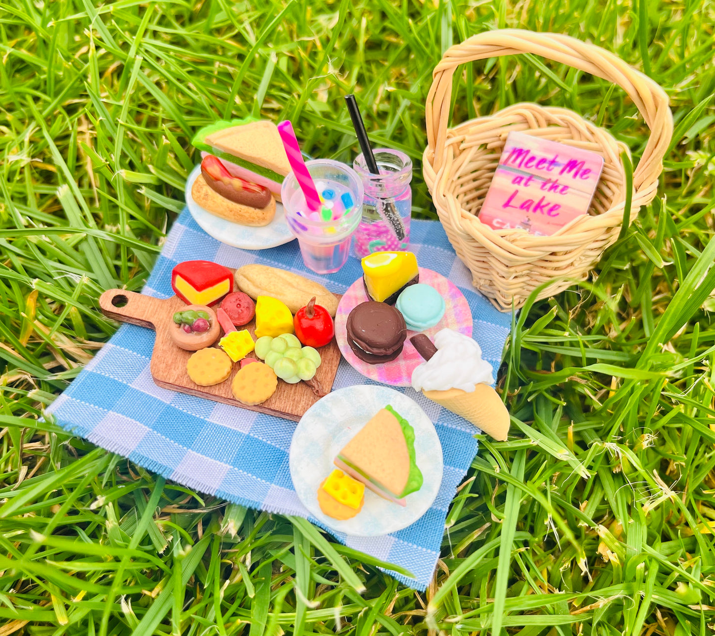 Mindful Miniatures - summer/picnic collection. (1:12 scale dolls house)